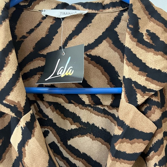 Dressed in Lala ..tiger striped blouse size M - Picture 3 of 4